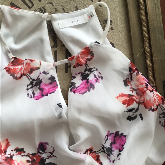 SOLD🚫NWOT Lush White Floral Surplice Romper - Picture 4 of 5